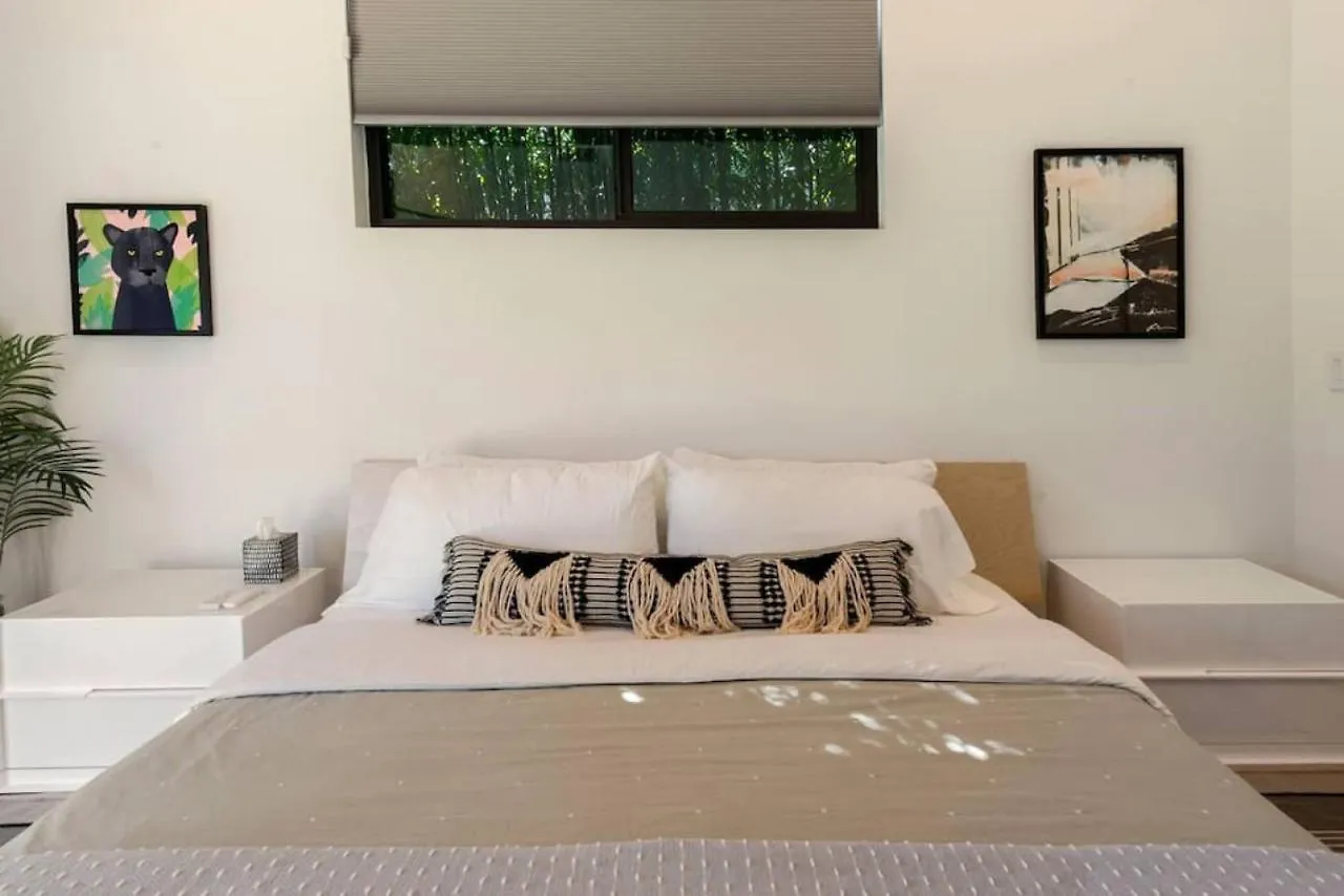 Stunning Modern Home In Hip Enclave Near Dt Orlando