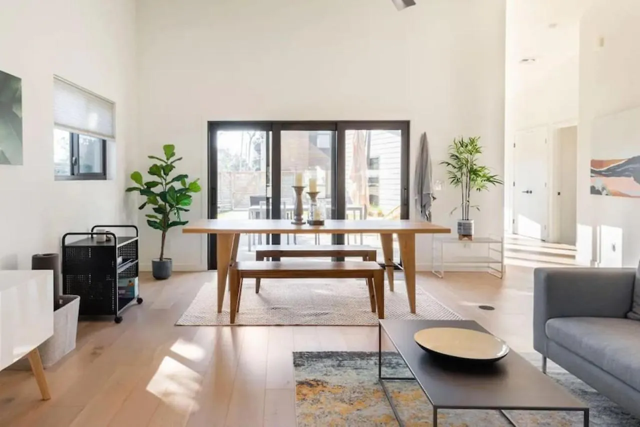 Stunning Modern Home In Hip Enclave Near Dt Orlando